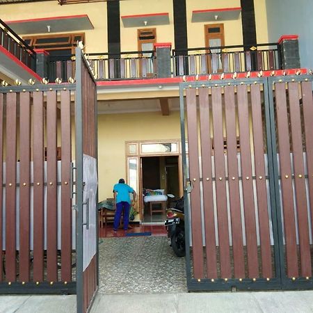 Homestay Walet Lumajang Exterior foto