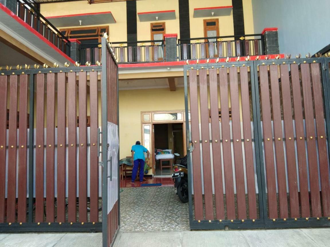 Homestay Walet Lumajang Exterior foto