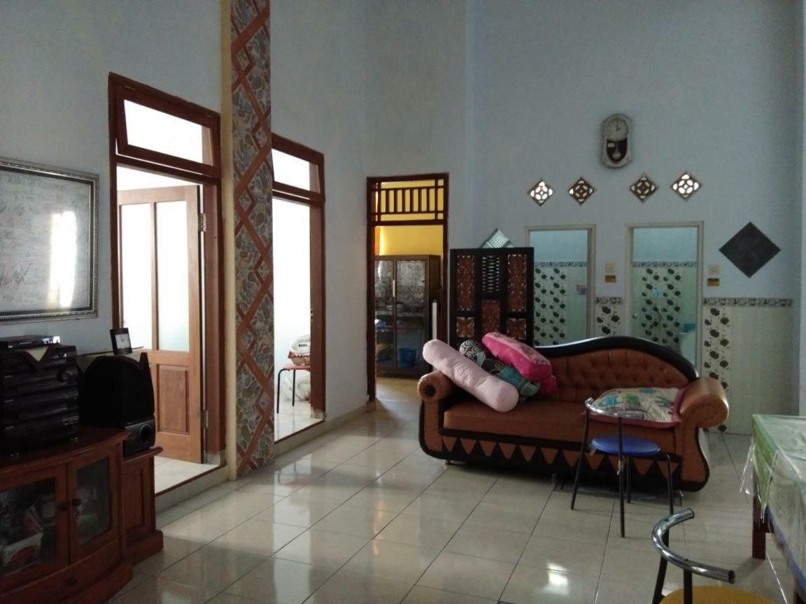 Homestay Walet Lumajang Exterior foto