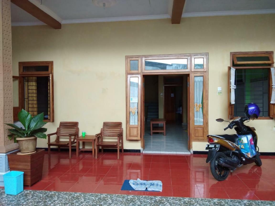 Homestay Walet Lumajang Exterior foto