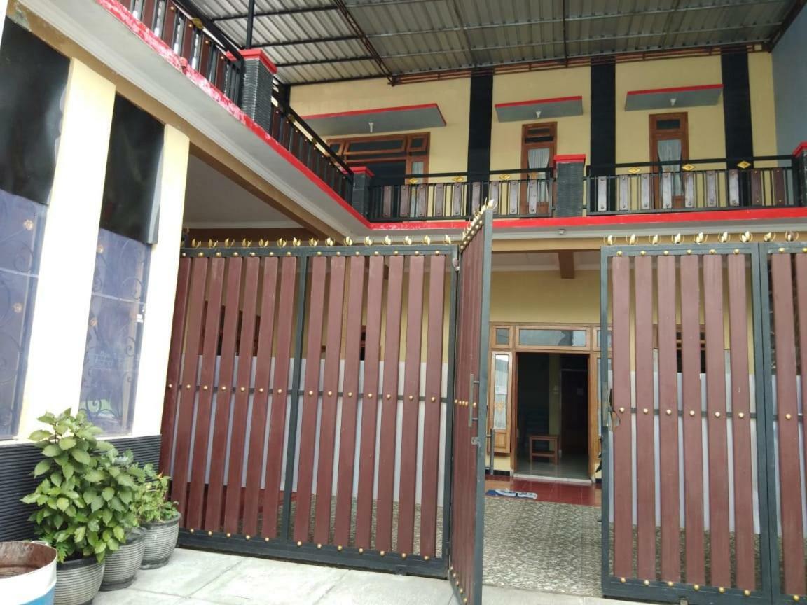 Homestay Walet Lumajang Exterior foto